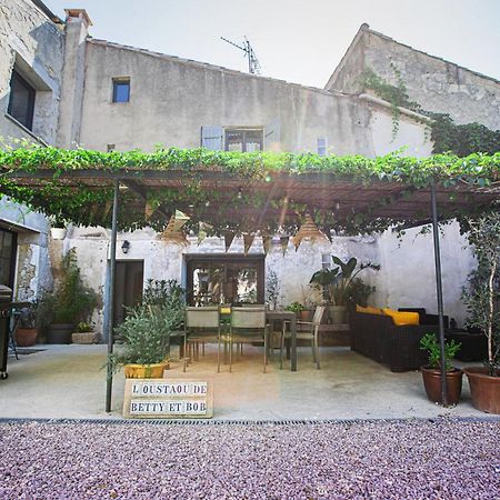 Oustaou De Betty Et Bob Bed & Breakfast Le Cailar Exterior photo