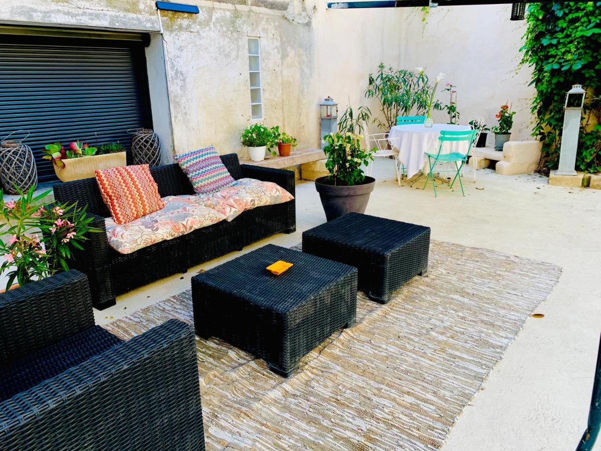 Oustaou De Betty Et Bob Bed & Breakfast Le Cailar Exterior photo